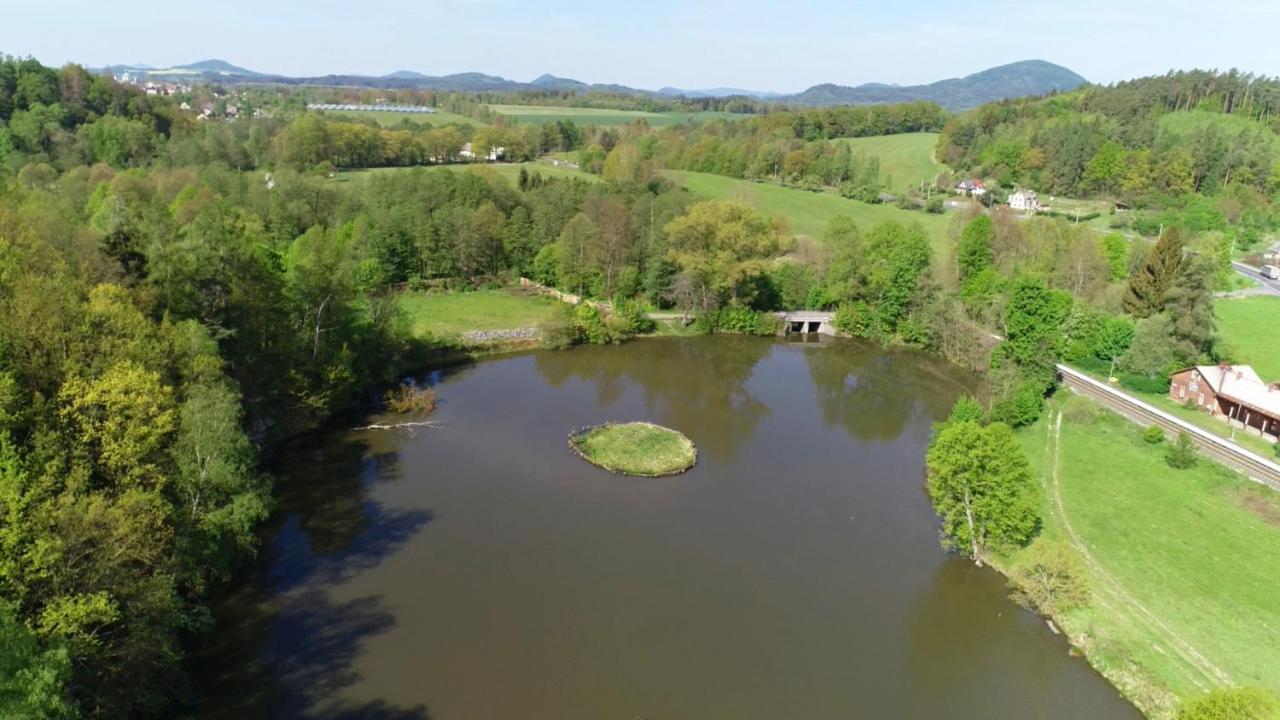 Penzion A Restaurace Lemberk Яблонне-в-Подьештеди Экстерьер фото